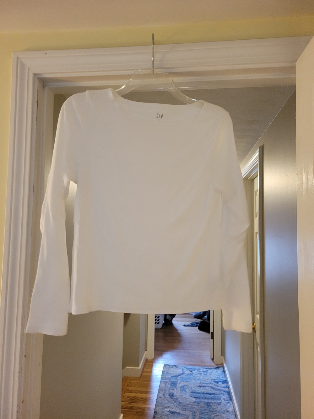 GAP White Long Sleeve Crewneck Shirt